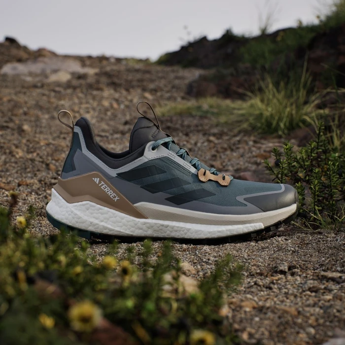 adidas Terrex Free Hiker 2.0 Low preloved teal/aurora ivy/grey three (Herren)