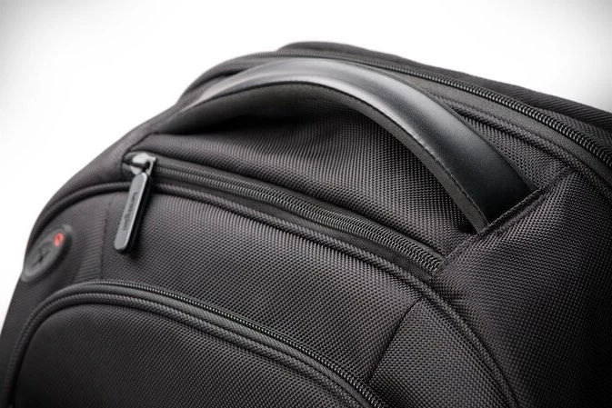 Kensington Contour 2.0 Pro 17" Laptop Rucksack schwarz