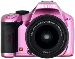 Pentax K-x rosa mit Objektiv smc DA L 18-55mm 3.5-5.6 AL