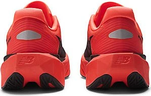 New Balance FuelCell Rebel v5 urgent red/black/silver metallic (Damen)