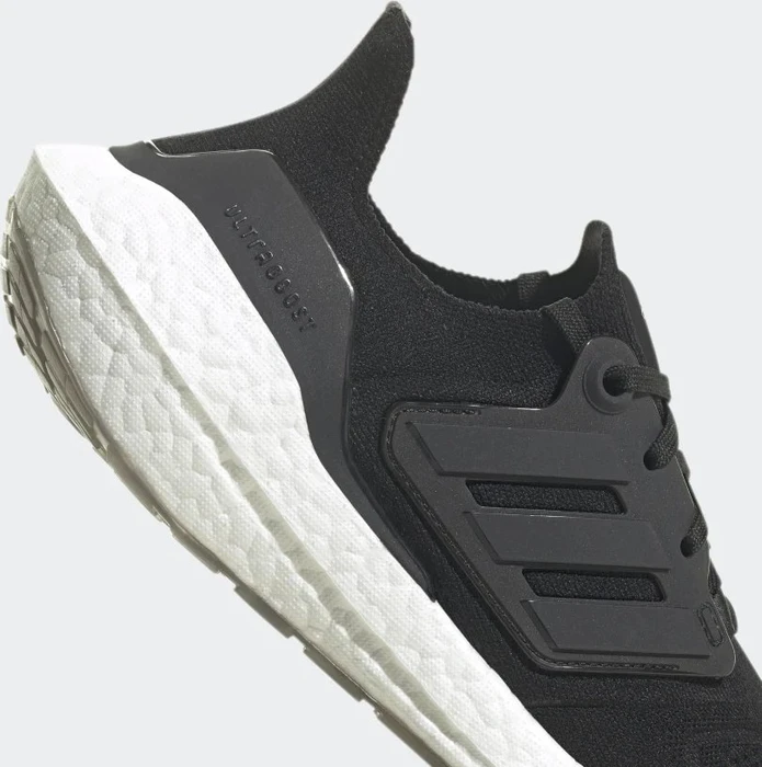 adidas Ultraboost 22 core black/cloud white (Damen)