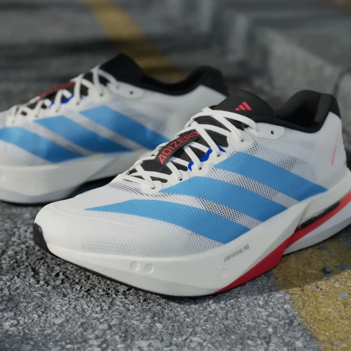 adidas Adizero Boston 13 off white/light blue/gold metallic (Herren)