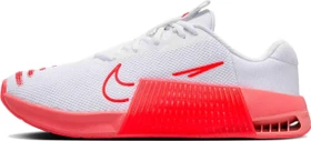 Nike Metcon 9 white/magic ember/summit white/bright crimson (Damen)