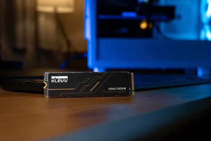 Klevv Cras C925G 2TB, M.2 2280 / M-Key / PCIe 4.0 x4, Kühlkörper
