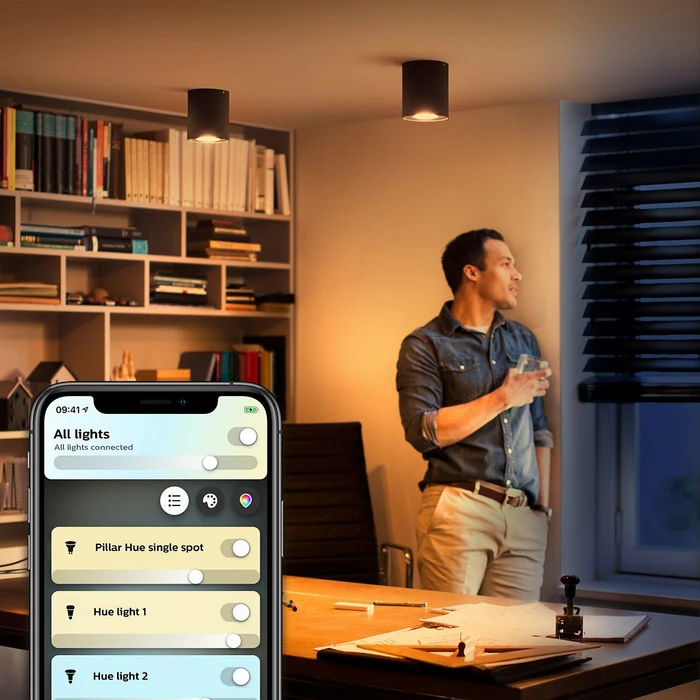 Philips Hue White Ambiance Pillar Spot Erweiterung 1-flammig schwarz