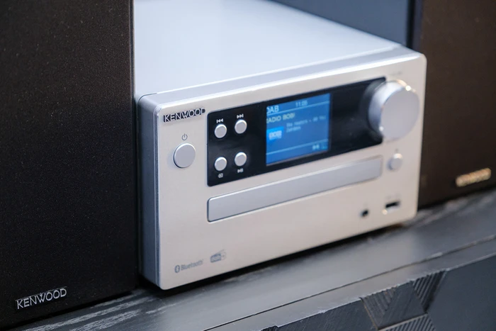 Kenwood M-725DAB silber