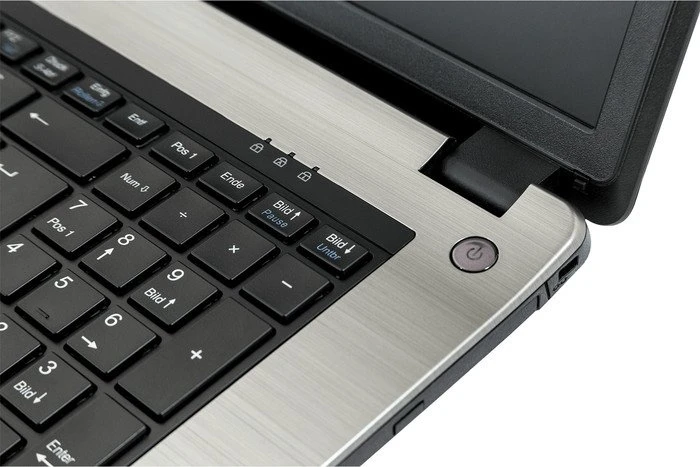 Schenker M706-2iv, Core i7-6700HQ, 8GB RAM, 120GB SSD, 1TB HDD, GeForce 940M, DE