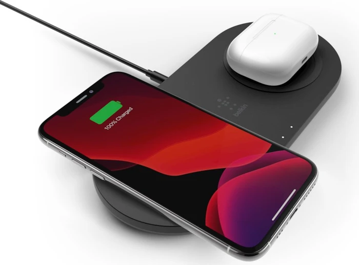 Belkin BoostCharge 15W Dual Wireless Charging Pads weiß