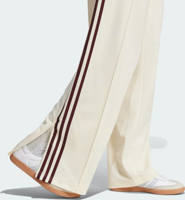 adidas Classic Firebird Loose Trainingshose lang cream white/maroon (Damen)