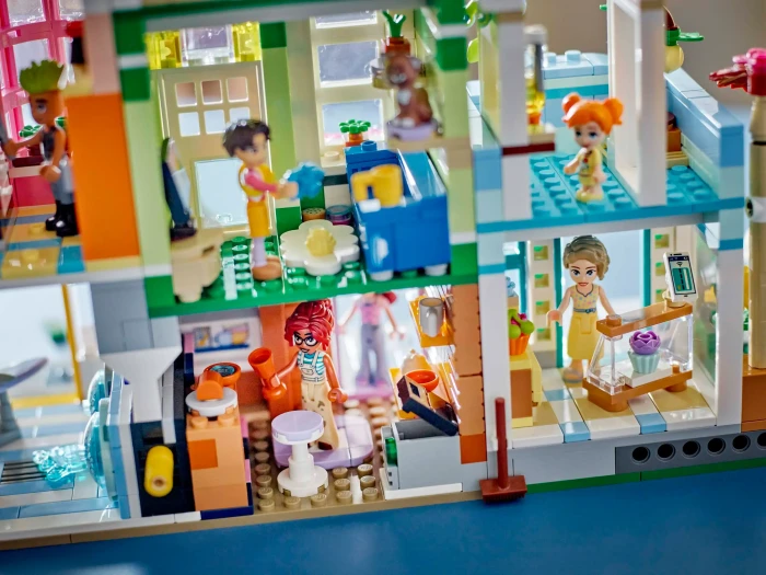 LEGO Friends - Heartlake City Wohn- und Einkaufsstraße