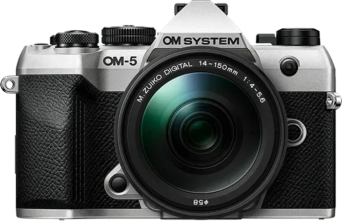 OM System OM-5 Mark II silber mit Objektiv M.Zuiko digital ED 14-150mm 4.0-5.6 II