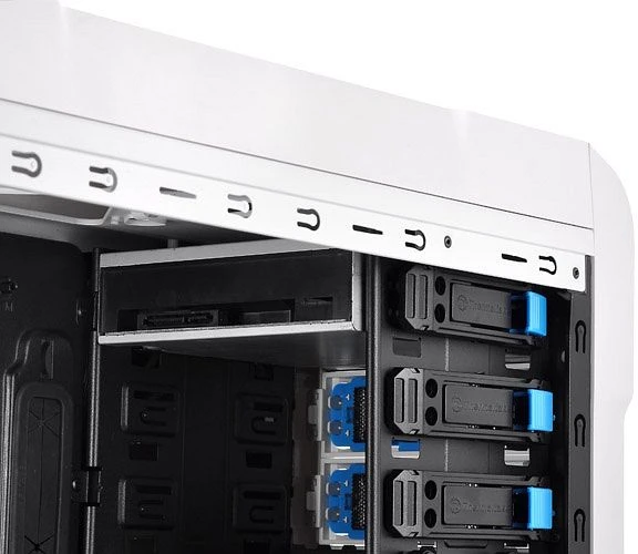 Thermaltake Chaser A31 Snow Edition, Acrylfenster