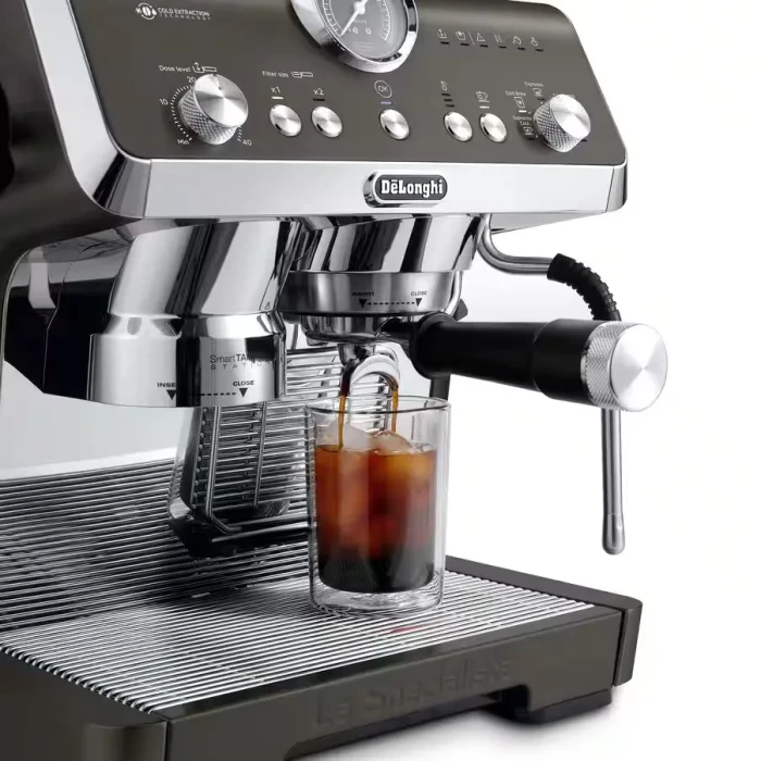 DeLonghi EC 9555.BK La Specialista Opera