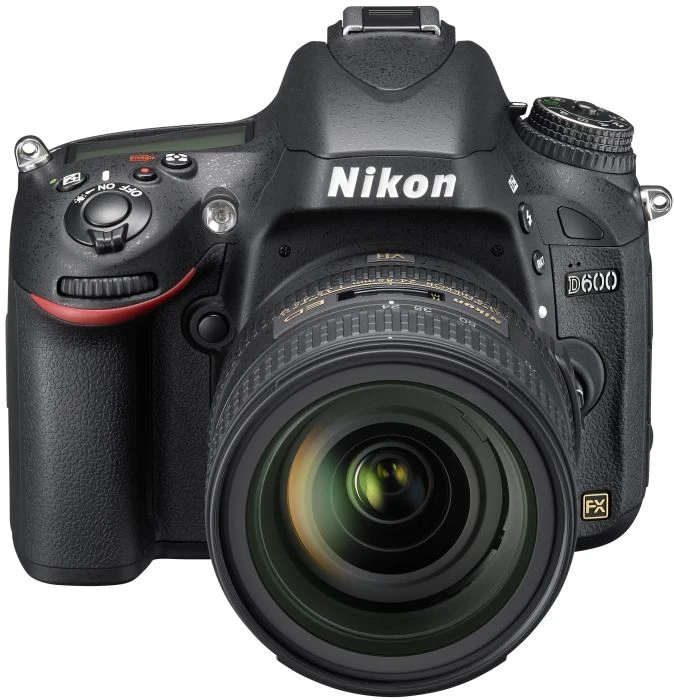 Nikon D600 mit Objektiv AF-S 24-85mm 3.5-4.5 G ED VR