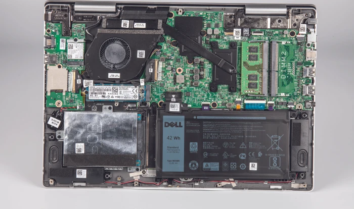 Dell Inspiron 15 7570, silber, Core i5-8250U, 8GB RAM, 128GB SSD, 1TB HDD, GeForce 940MX, DE