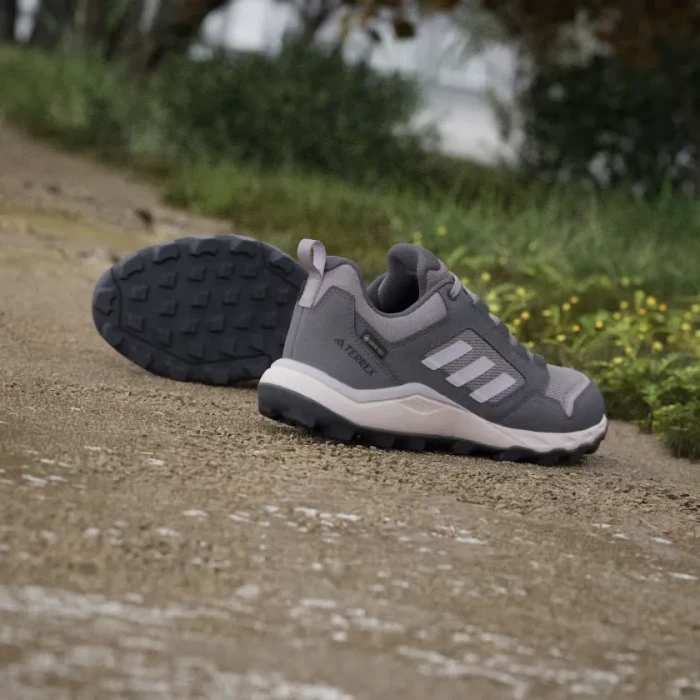 adidas Tracerocker 2.0 Gore-Tex charcoal/silver dawn/preloved fig (Damen)