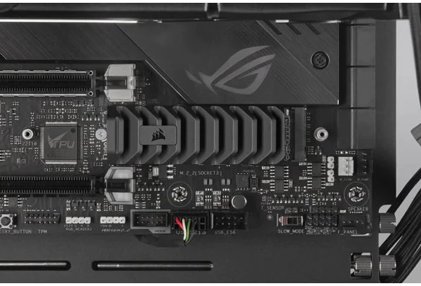 Corsair Force Series MP600 Pro XT 4TB, M.2 2280 / M-Key / PCIe 4.0 x4, Kühlkörper