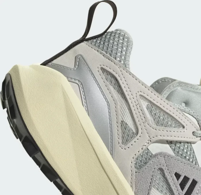adidas Kantai Trail wonder silver/core black/off white (Damen)