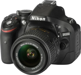 Nikon D5200 schwarz mit Objektiv AF-S DX 18-55mm 3.5-5.6 G II VR