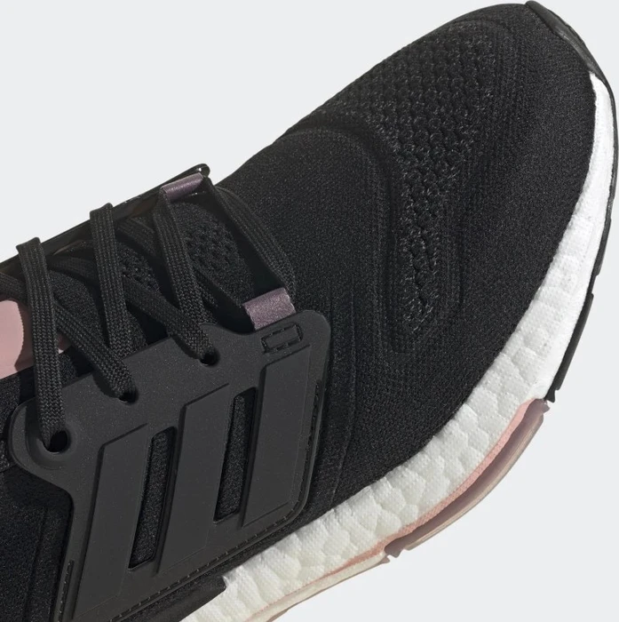 adidas Ultraboost 22 core black/legacy purple (Damen)