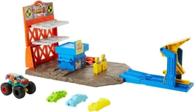 Mattel Hot Wheels Monster Trucks Explosive Garage