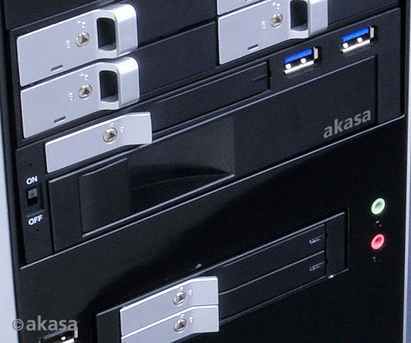 Akasa Lokstor M51