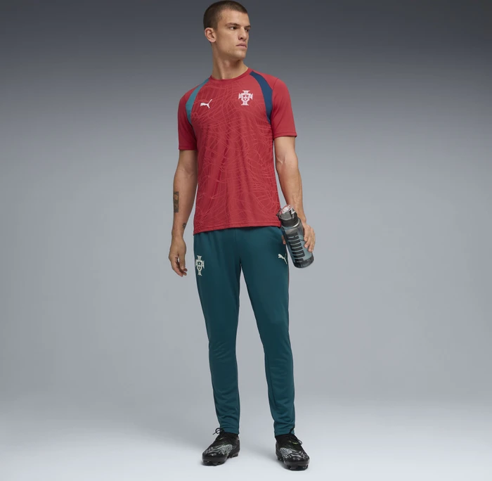 Puma FIFA WM 2026 Portugal Slim Trainingstrikot kurzarm club red/silver mist (Herren)