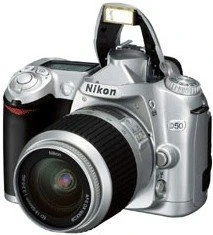 Nikon D50 silber mit Objektiv AF-S DX 18-55mm 3.5-5.6 G ED