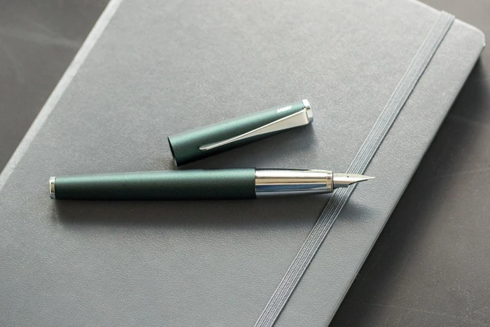 Lamy studio racing green, rechte Hand, mittel