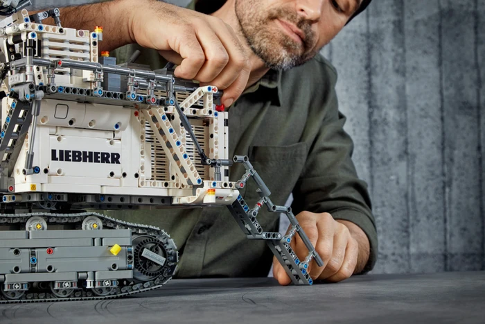 LEGO Technic - Liebherr Bagger R 9800