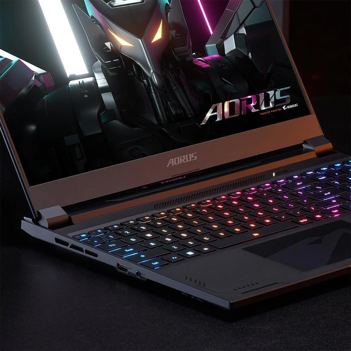GIGABYTE AORUS 15X, Core i7-13650HX, 16GB RAM, 1TB SSD, GeForce RTX 4070, DE