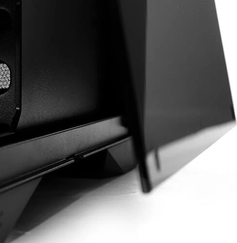 Antec Dark League Dark Phantom DP301M, Glasfenster