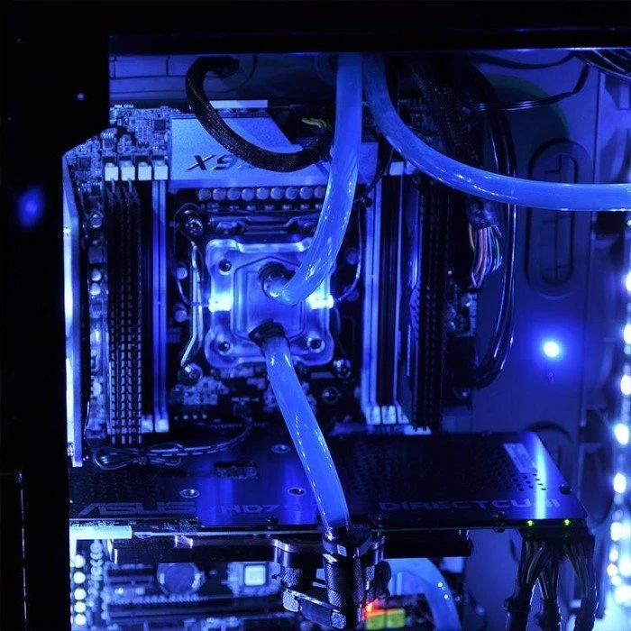 Lian Li PC-O8 schwarz, Glasfenster, RGB-Beleuchtung