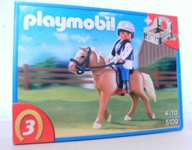 playmobil Country Haflinger mit grün-beiger Pferdebox