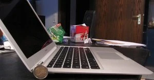 Apple MacBook Air 13.3" silber, Core 2 Duo, 2GB RAM, 80GB HDD, DE