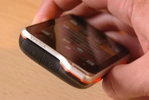 Sony Ericsson Xperia active schwarz/rot/orange