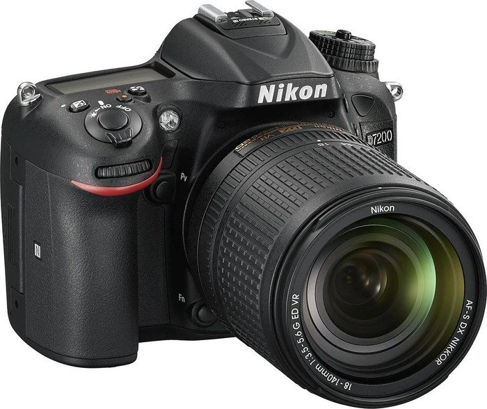 Nikon D7200 mit Objektiv AF-S DX 18-140mm 3.5-5.6 G ED VR