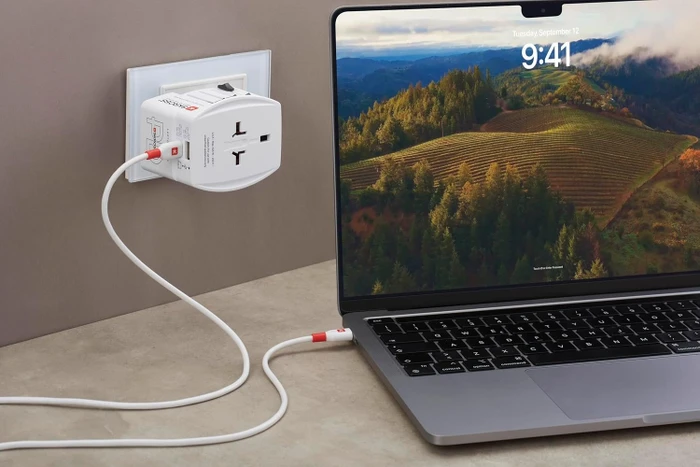 Skross World Travel Adapter MUV USB AC45PD, 1x USB-A, 1x USB-C, mit USB-C Kabel, weiß (1.302975) – Bild 6