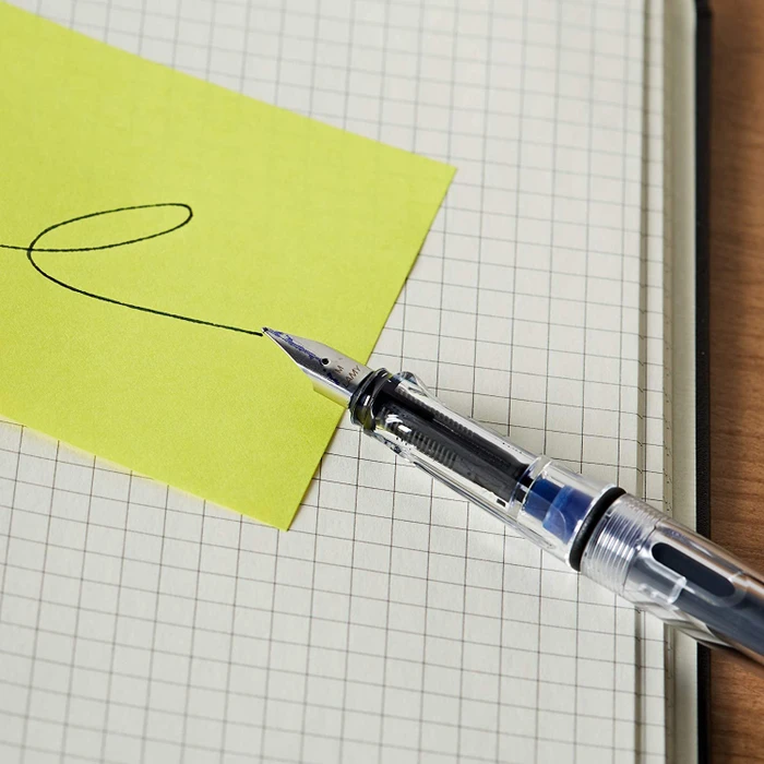 Lamy safari vista transparent, rechte Hand, mittel