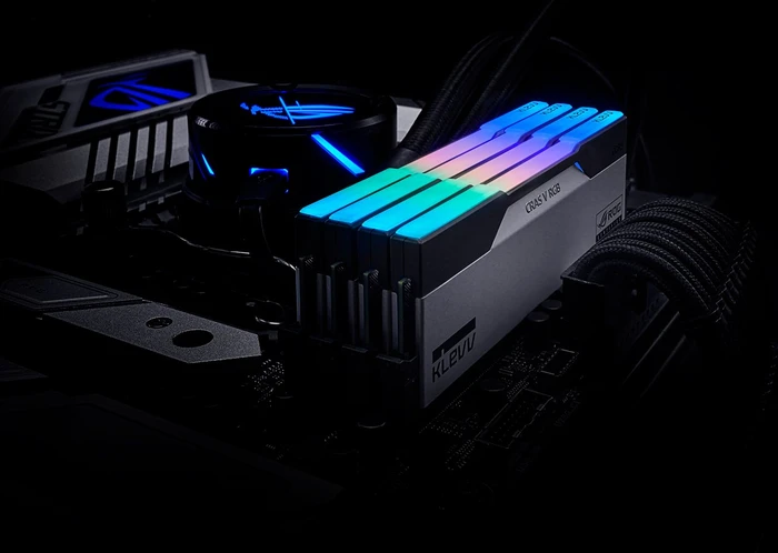Klevv Cras V RGB ROG Certified weiß/schwarz UDIMM 32GB Kit, DDR5-6200, CL32-38-38-78