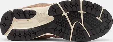 New Balance 2002R mushroom/hazy peach/castlerock (Herren)