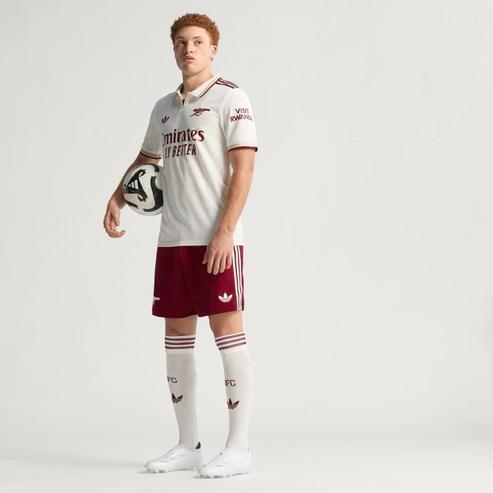 adidas FC Arsenal Authentic 2025/2026 Ausweichtrikot kurzarm cloud white/team coll burgundy 2 (Herren)