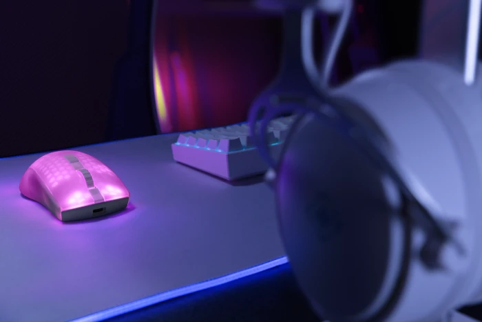 Deltaco WM89 Wireless RGB Lightweight Gaming Mouse weiß/transluzent, USB