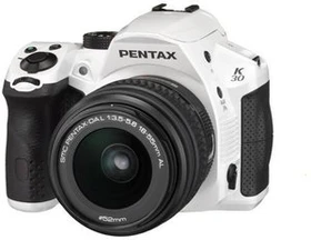 Pentax K-30 weiß mit Objektiv smc DA L 18-55mm 3.5-5.6 AL