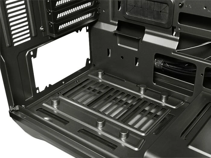 NZXT Phantom 630 Gunmetal, Acrylfenster
