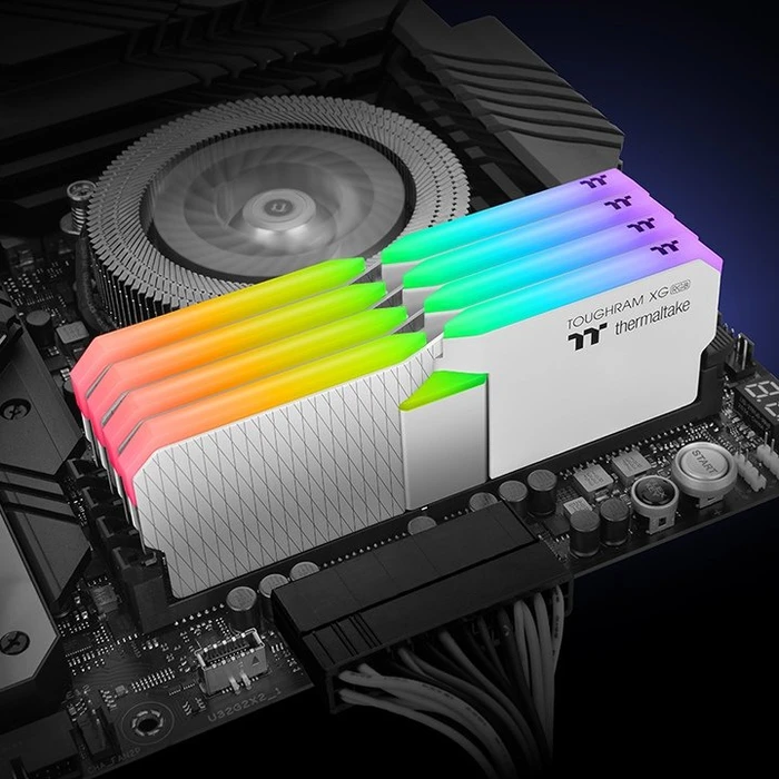 Thermaltake Toughram XG RGB Memory White UDIMM 32GB Kit, DDR4-4000, CL19-23-23-42