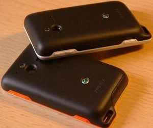 Sony Ericsson Xperia active schwarz/rot/orange