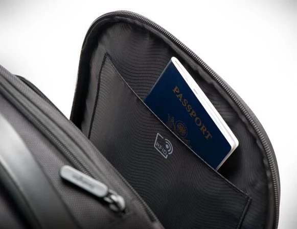 Kensington Contour 2.0 Pro 17" Laptop Rucksack schwarz