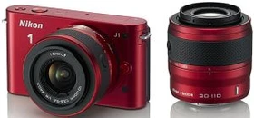 Nikon 1 J1 rot mit Objektiv 1 NIKKOR 10-30mm 3.5-5.6 VR und 1 NIKKOR 30-110mm 3.8-5.6 VR