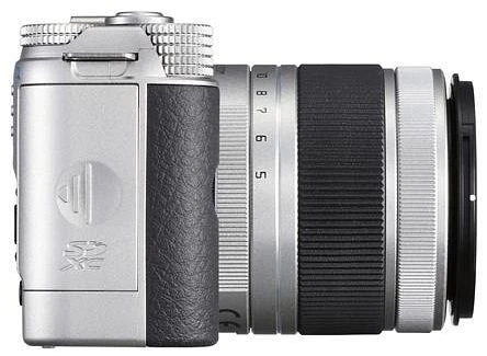 Pentax Q10 silber mit Objektiv Q 02 Standard Zoom 5-15mm 2.8-4.5 AL und Q 06 Telephoto Zoom 15-45mm 2.8 AL